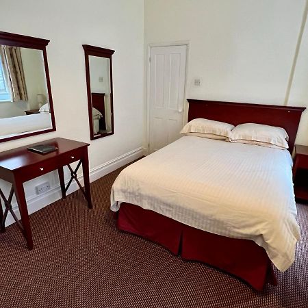 Calverts Hotel - Newport, Isle Of Wight ภายนอก รูปภาพ